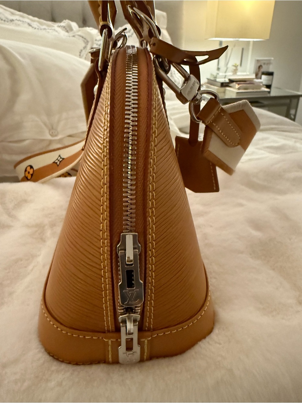 Louis Vuitton Alma BB bag - Picture 4 of 12